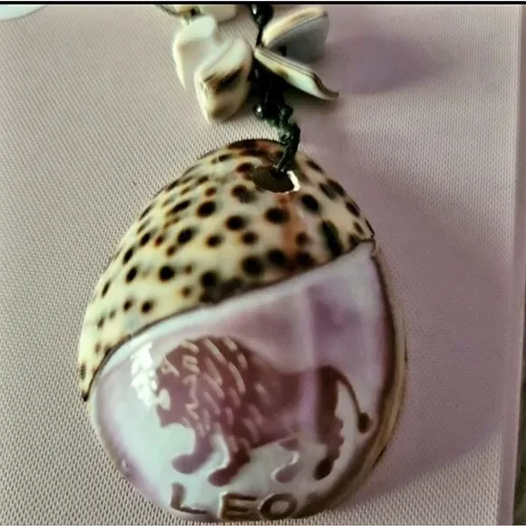 Shell Necklace with Lion on Large Shell (N57) - Picture 2 of 4